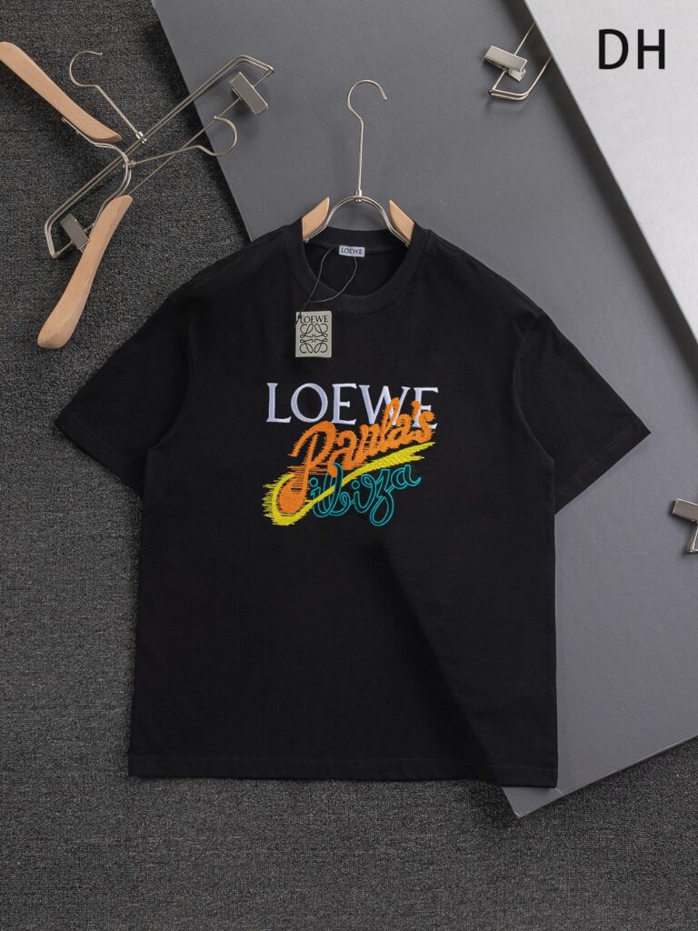 ロエベマルチカラー レター エンブロイダリー Tシャツ｜レター刺繍から一色を拾う